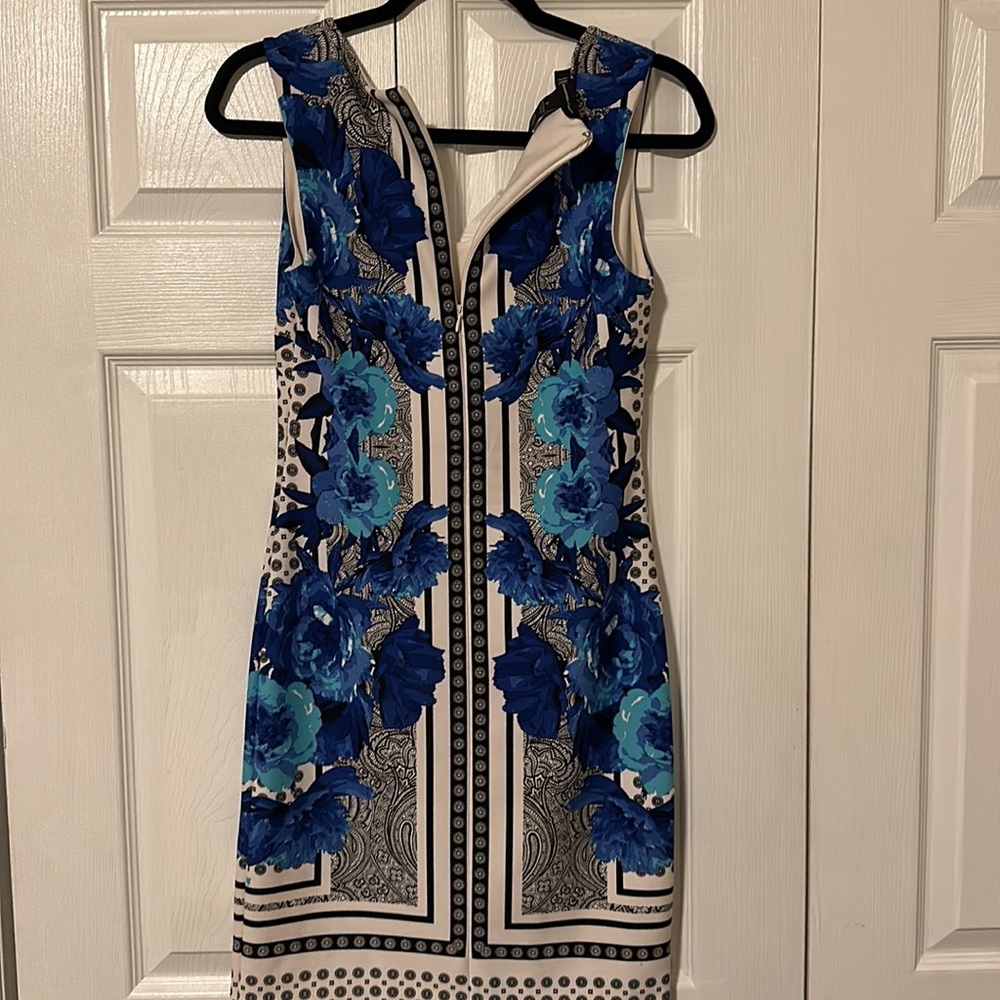 Blue and white dress - Picture 3 of 3